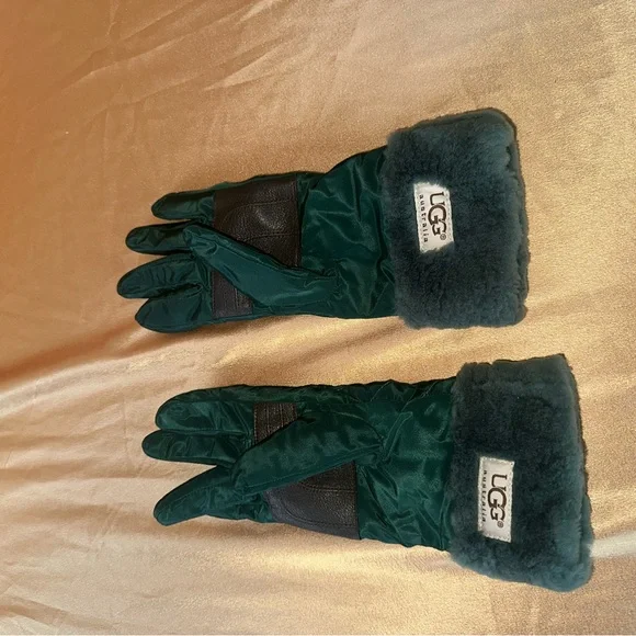 UGG Dark Green Shearling Gloves - Picture 1 of 5